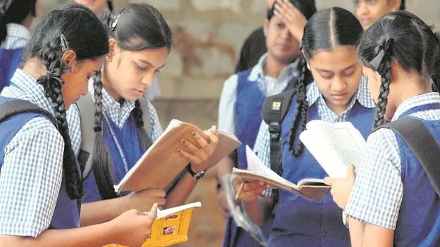 kumaram bheem asifabad- ఉపకార వేతనం.. చదువుకు సహకారం