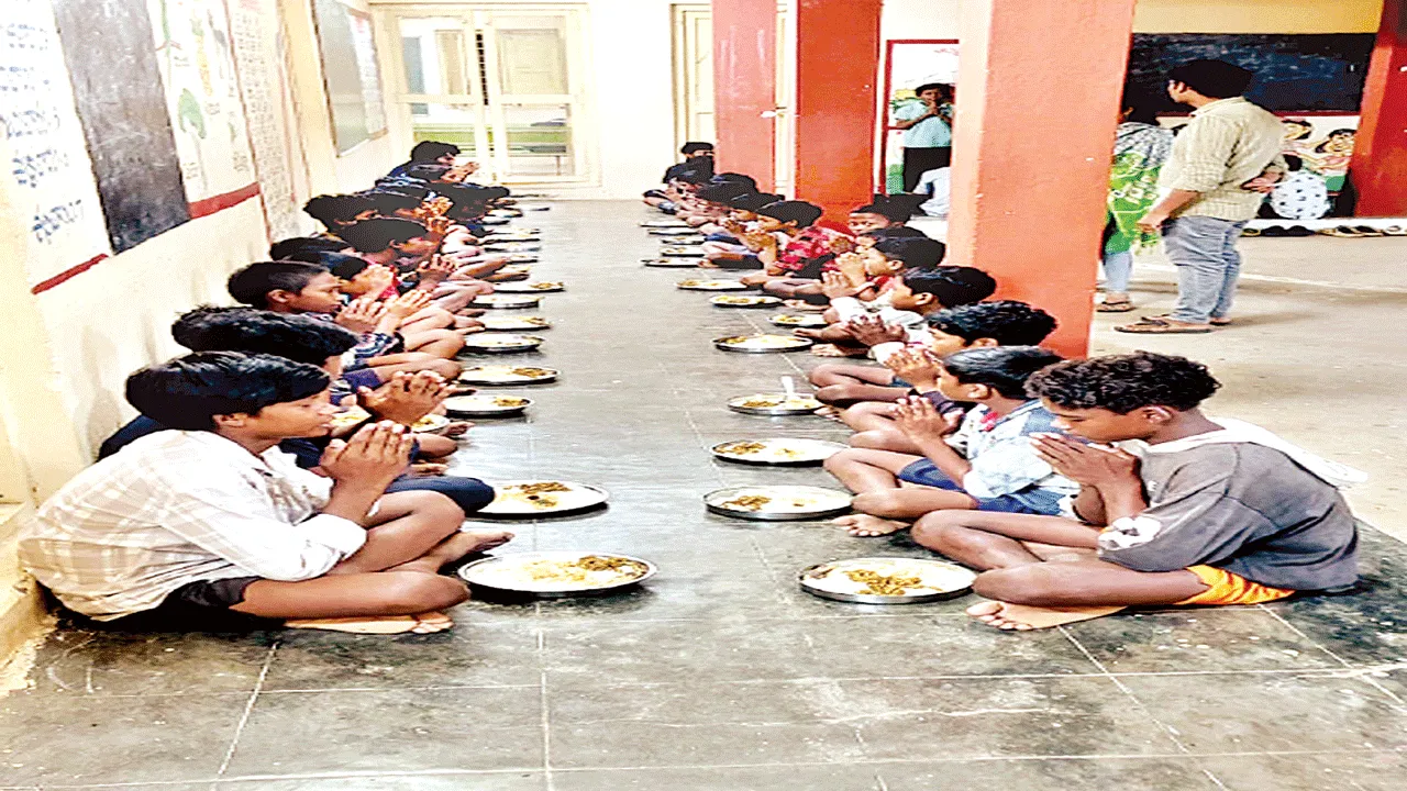 No Bills బిల్లులు అందట్లే..  భోజనాలు ఎలా?