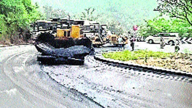 మూడు నెలలకే గుంతలు 