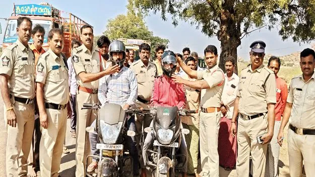 హెల్మెట్‌ ధరించాలి