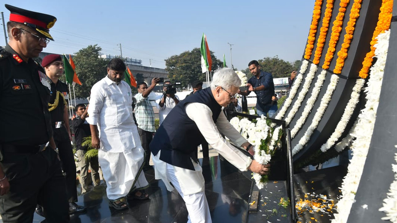 Vijay Diwas 2025: విజయ్ దివస్.. వీర సైనికులకు గవర్నర్, డిప్యూటీ సీఎం నివాళులు