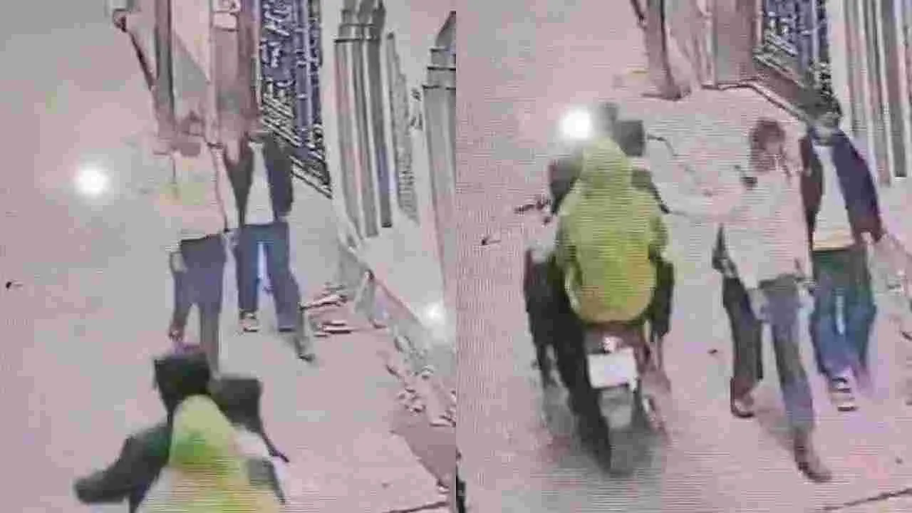 Viral CCTV Video: బరితెగించిన యువకుడు.. రోడ్డుపై వెళుతున్న యువతితో..