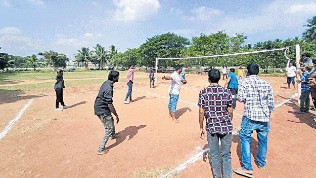 మేమూ ఆడేస్తాం..