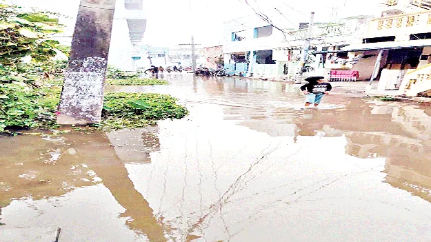 Totapalli Water  నగర పంచాయతీ వీధుల్లోకి  తోటపల్లి నీరు