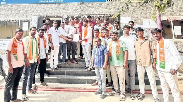 పట్టణ సమస్యలను పరిష్కరించాలి  