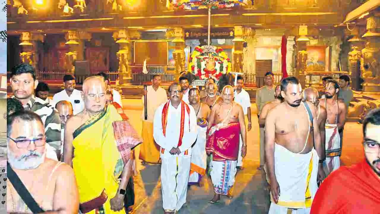 వైభవంగా ఆళ్వార్‌ తిరునక్షత్రోత్సవం