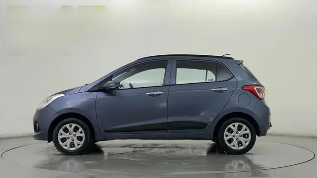 Kurnool News: అధి‘కార్త’ మాయాజాలం... సొంత వాహనాలపై ప్రభుత్వ స్టిక్కర్‌