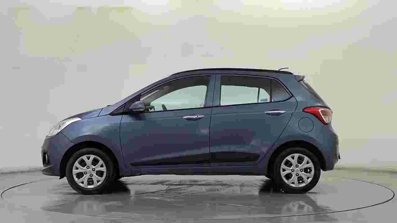 Kurnool News: అధి‘కార్త’ మాయాజాలం... సొంత వాహనాలపై ప్రభుత్వ స్టిక్కర్‌