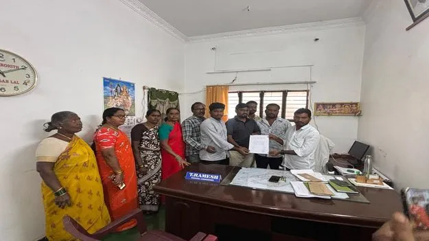 నివాసం మూడో వార్డులో  ఓట్లు 15వ వార్డులో