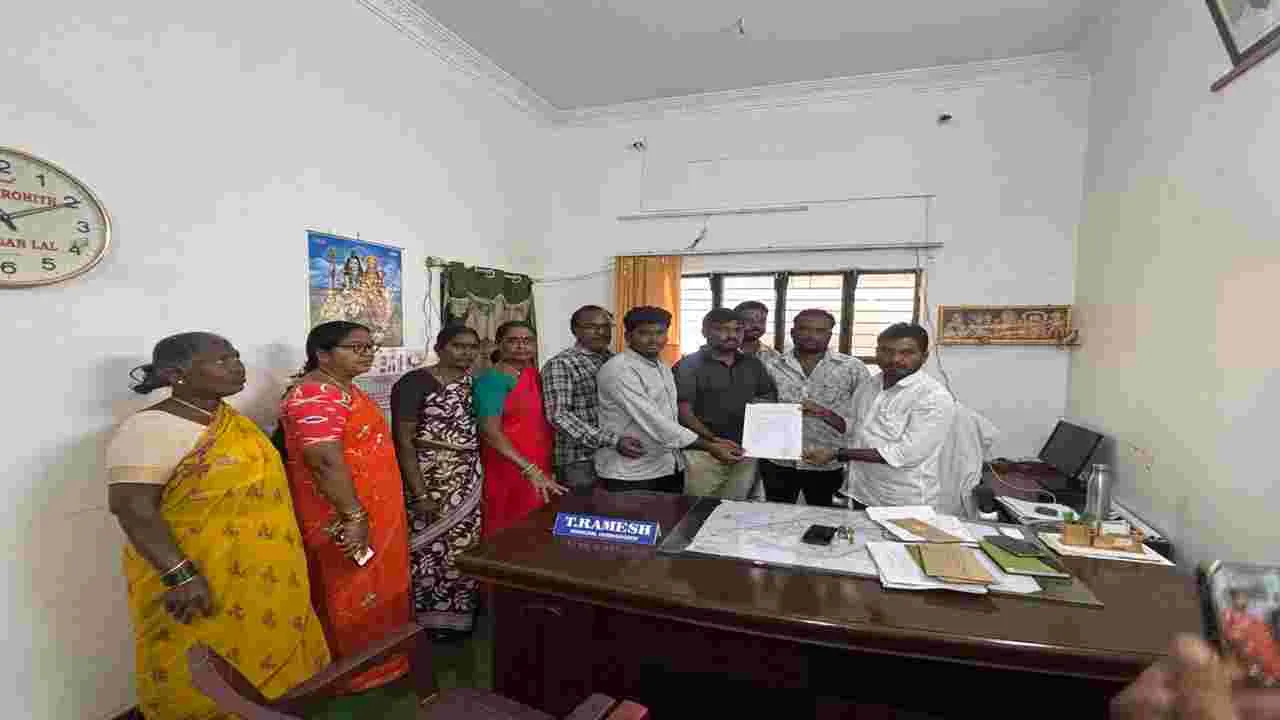 నివాసం మూడో వార్డులో  ఓట్లు 15వ వార్డులో