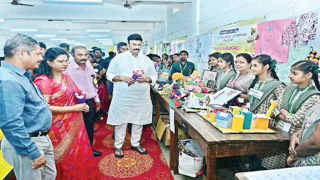 విద్యార్థులకు చదువుతోపాటు నైపుణ్యం అవసరం