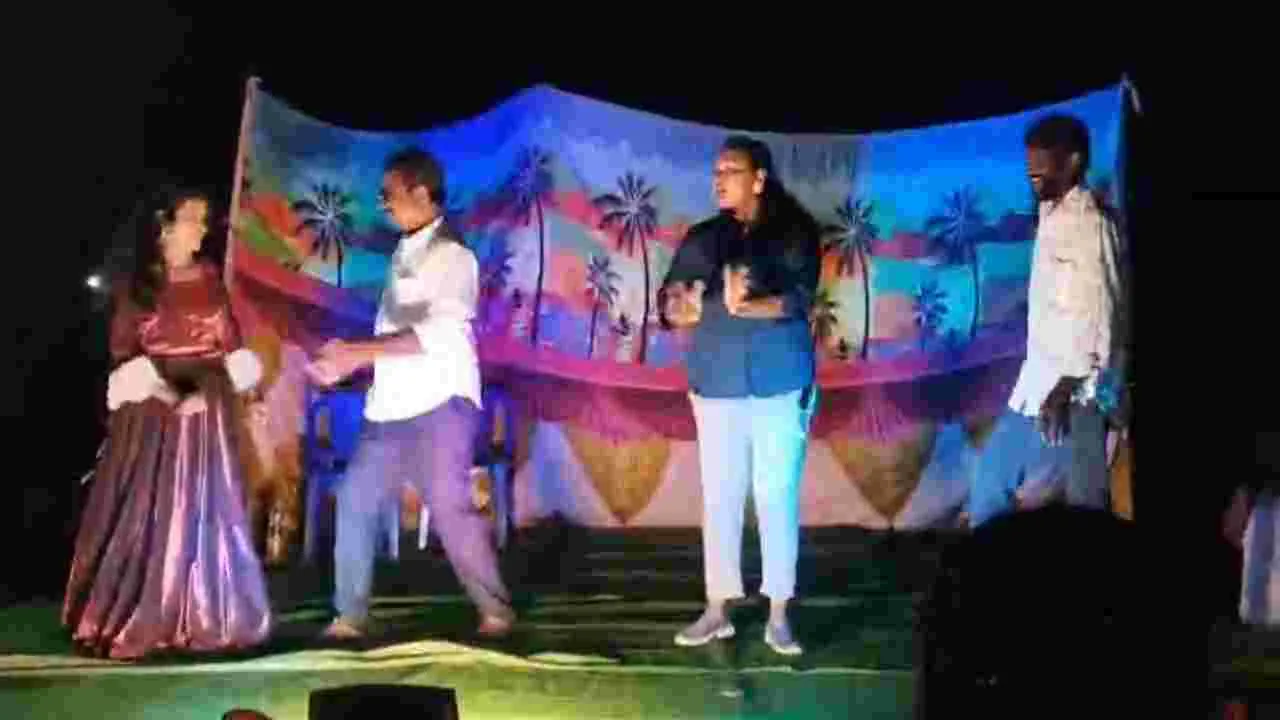 పుట్టగుంటలో వైసీపీ రికార్డింగ్‌ డ్యాన్స్‌లు