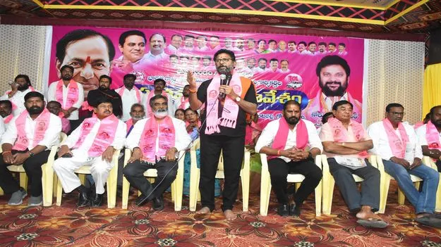 బీఆర్‌ఎస్‌ జెండా ఎగరవేయడమే లక్ష్యంగా పని చేయాలి 