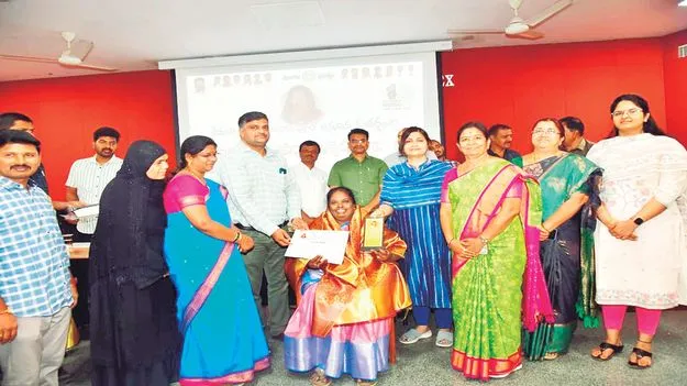 సావిత్రిబాయి ఆశయాలతో.. విద్యాభివృద్ధికి కృషి