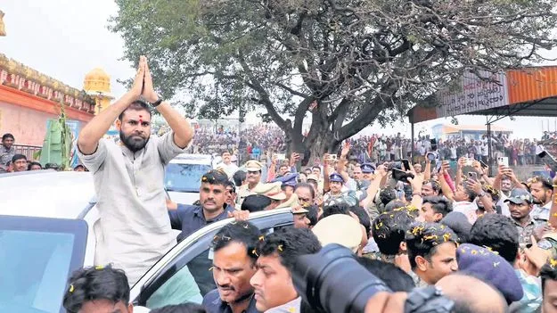 ఆలయ అభివృద్ధికి సహకారం అందిస్తా