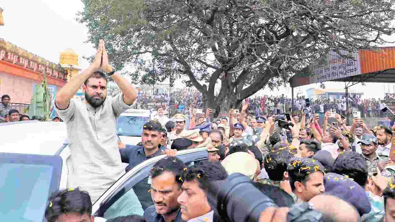 ఆలయ అభివృద్ధికి సహకారం అందిస్తా