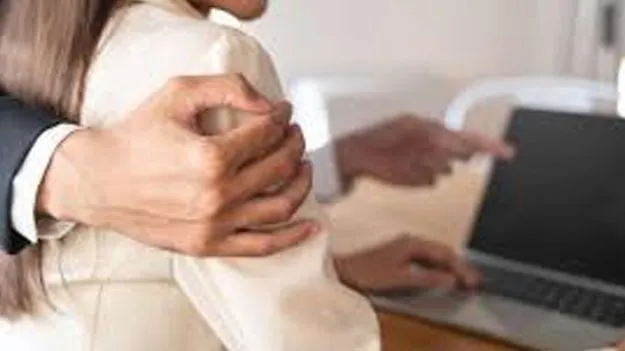 Harassment: ఫార్మసిస్టుపై వైద్యాధికారి లైంగిక వేధింపులు