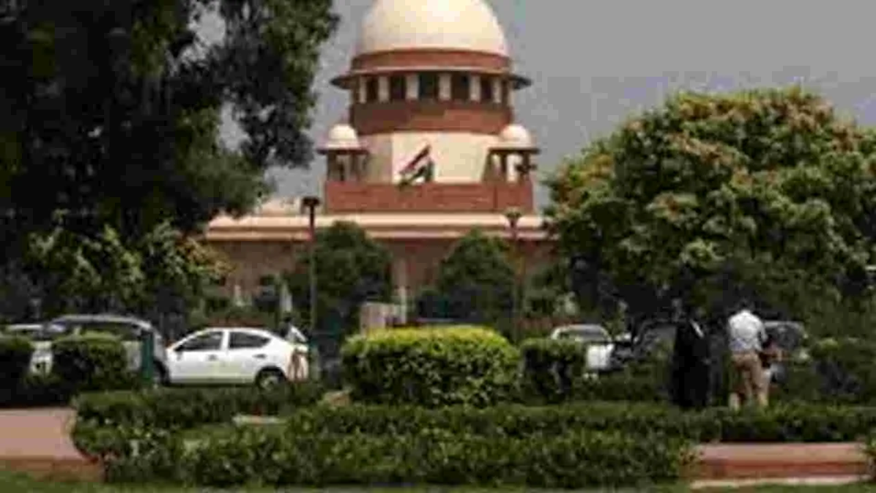 Supreme Court: పిఎఫ్ వేతన పరిమితి సవరణను పరిశీలించండి