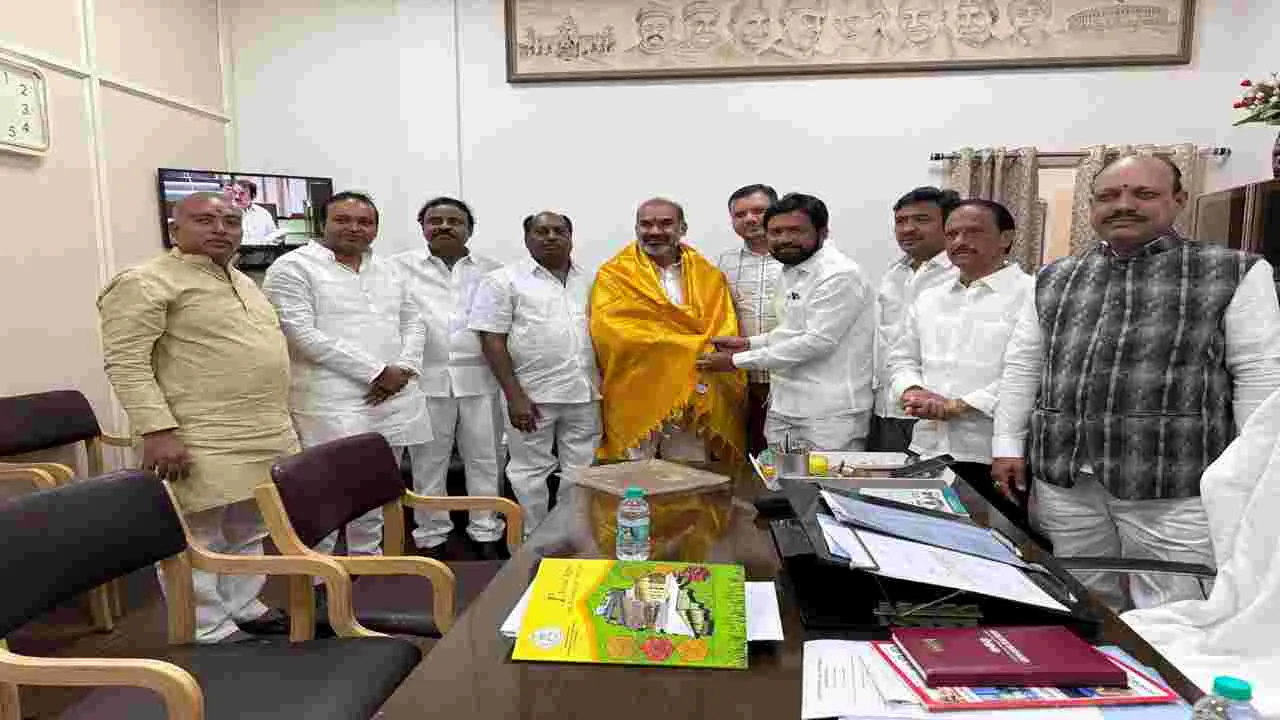 మున్నూరుకాపు కార్పొరేషన్‌ భవనానికి   నిధులు కేటాయించాలి