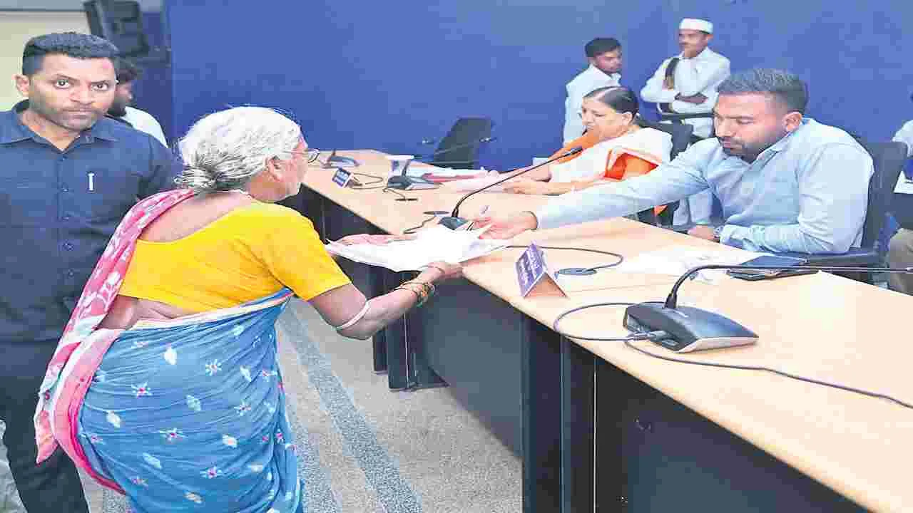 ప్రజావాణి సమస్యలను తక్షణమే పరిష్కరించాలి