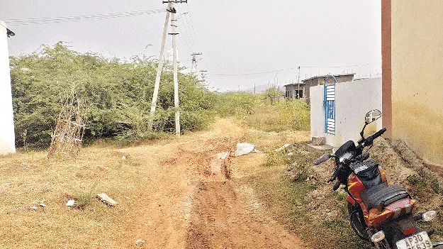 నిధులు మంజూరు కాక.. మరమ్మతు లేక