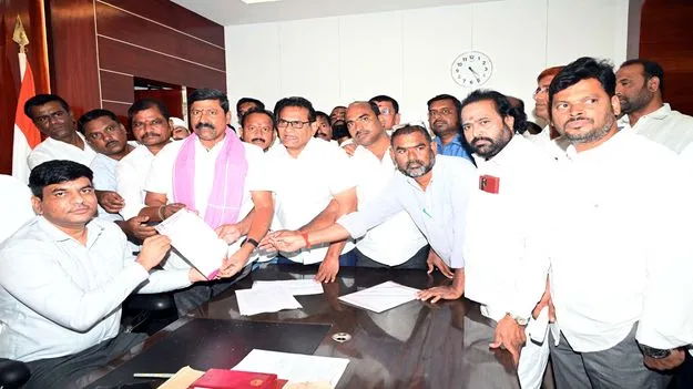 Karimnagar:   తప్పులు లేకుండా ఓటరు జాబితా రూపొందించాలి 