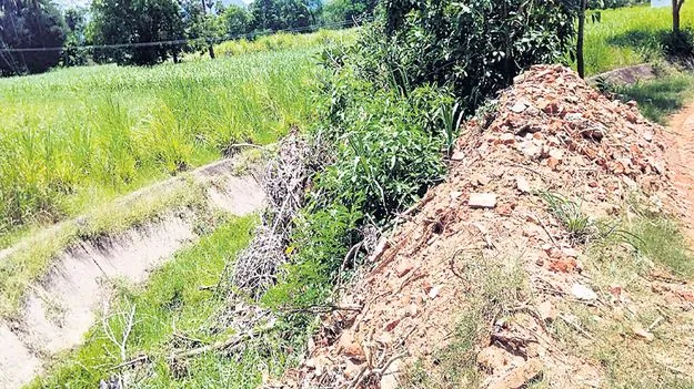 సాగునీటి కాలువల గోడు పట్టదా?