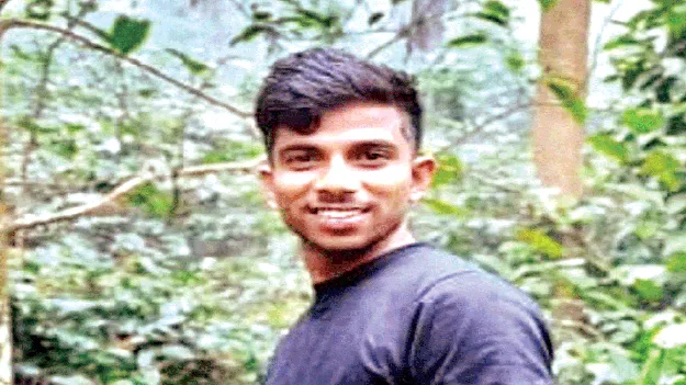 రోడ్డు ప్రమాదంలో యువకుడి మృతి