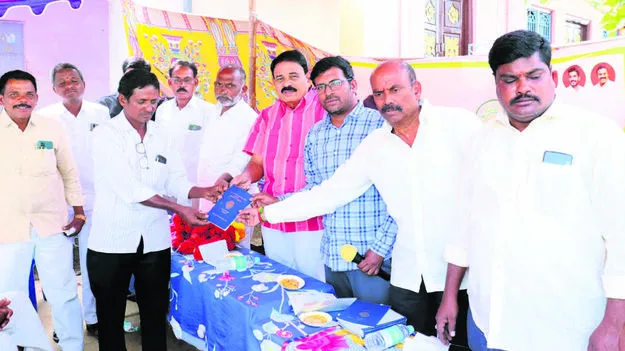 Ex - MINiSTER: భూముల రక్షణ కోసమే రీసర్వే