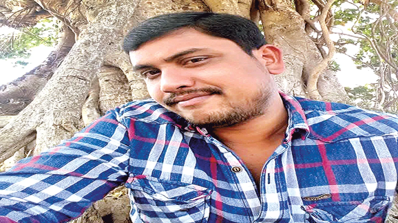 లారీ ఢీకొని వ్యక్తి మృతి