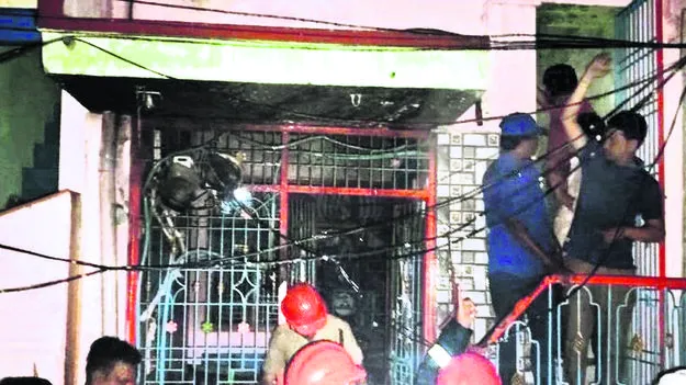 GAS CYLINDER EXPLODED: పేలిన గ్యాస్‌ సిలిండర్‌