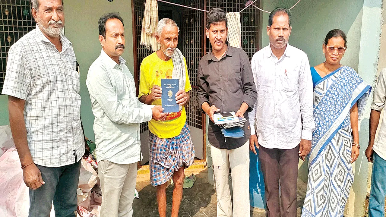 9,600 పాస్‌ పుస్తకాలు సిద్ధం: తహసీల్దార్‌