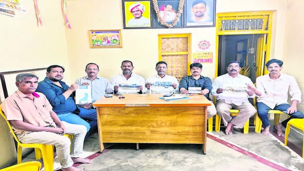 TDP: వైసీపీ నాయకుల ఆక్రమణలో మున్సిపల్‌స్థలాలు