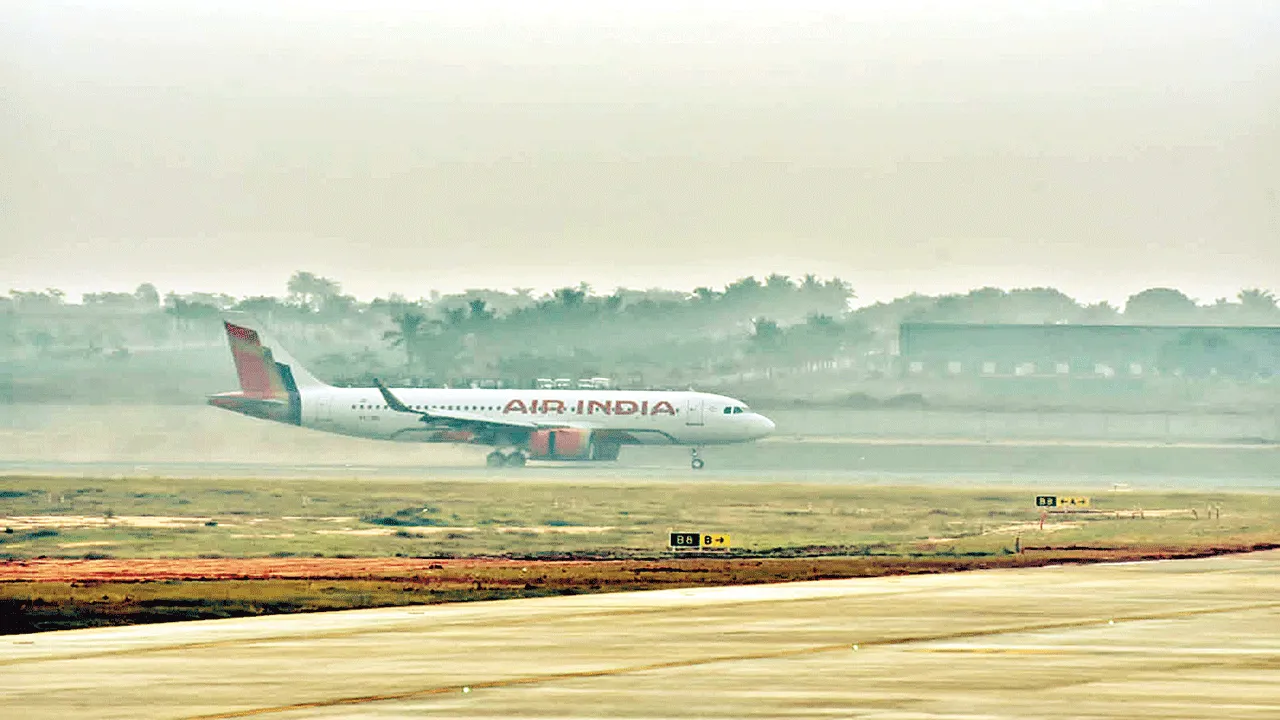 When the plane arrived.. this ground trembled విమానం చేరిన వేళ.. పులకించెను ఈ నేల
