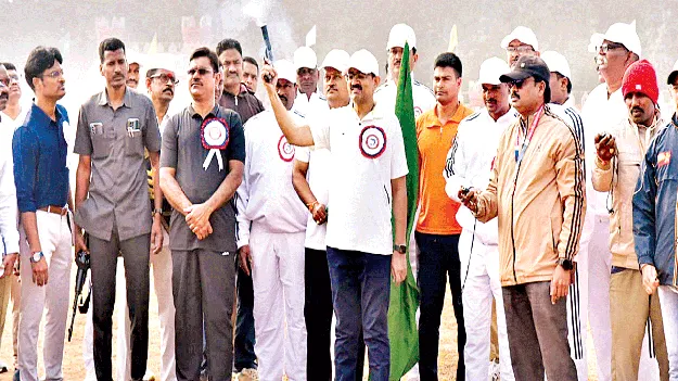 The spirit of sportsmanship should be cultivated క్రీడా స్ఫూర్తిని అలవరచుకోవాలి