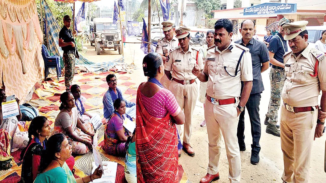 ముంజేరు బాధితులకు న్యాయం చేస్తాం