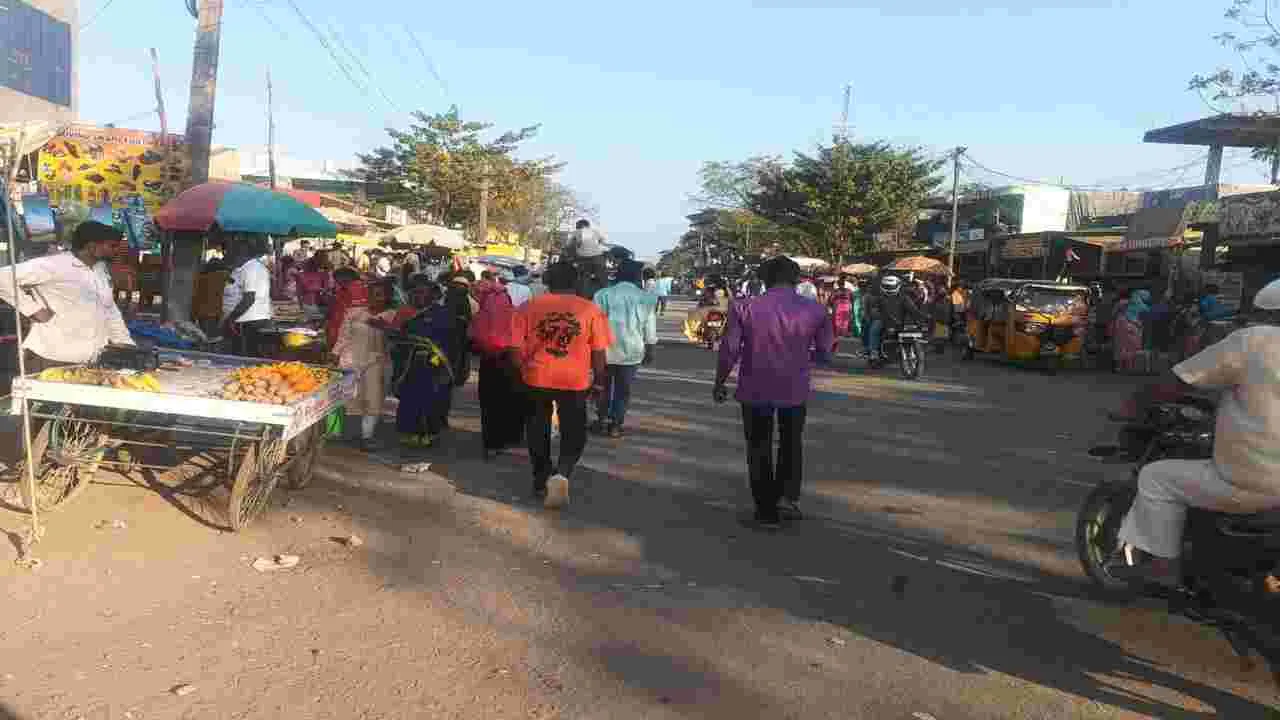 kumaram bheem asifabad- వారసంత.. వసతుల్లేక చింత..