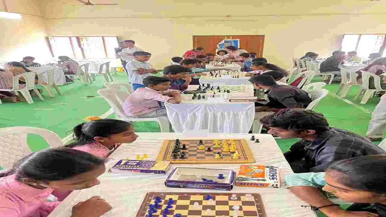 విద్యార్థి దశలో క్రీడలపై ఆసక్తి పెంపొందించాలి