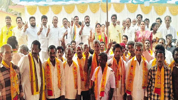 టీడీపీలో చేరిన వంద వైసీపీ కుటుంబాలు