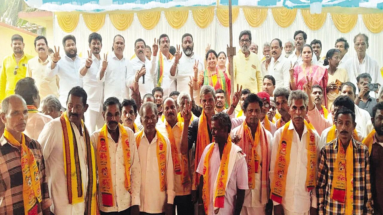 టీడీపీలో చేరిన వంద వైసీపీ కుటుంబాలు