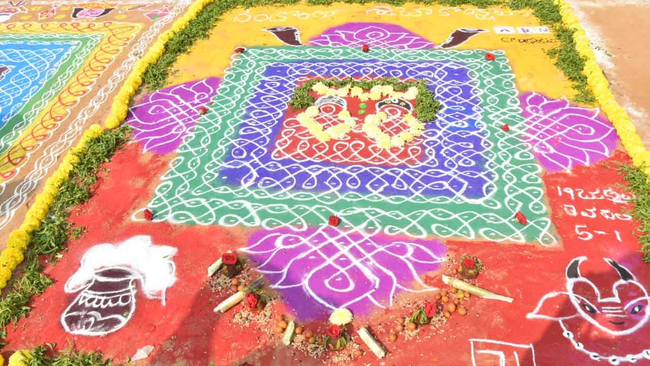 ఏబీఎన్ ఆంధ్రజ్యోతి ఆధ్వర్యంలో రంగవల్లుల పోటీలు.. పోటెత్తిన మహిళలు