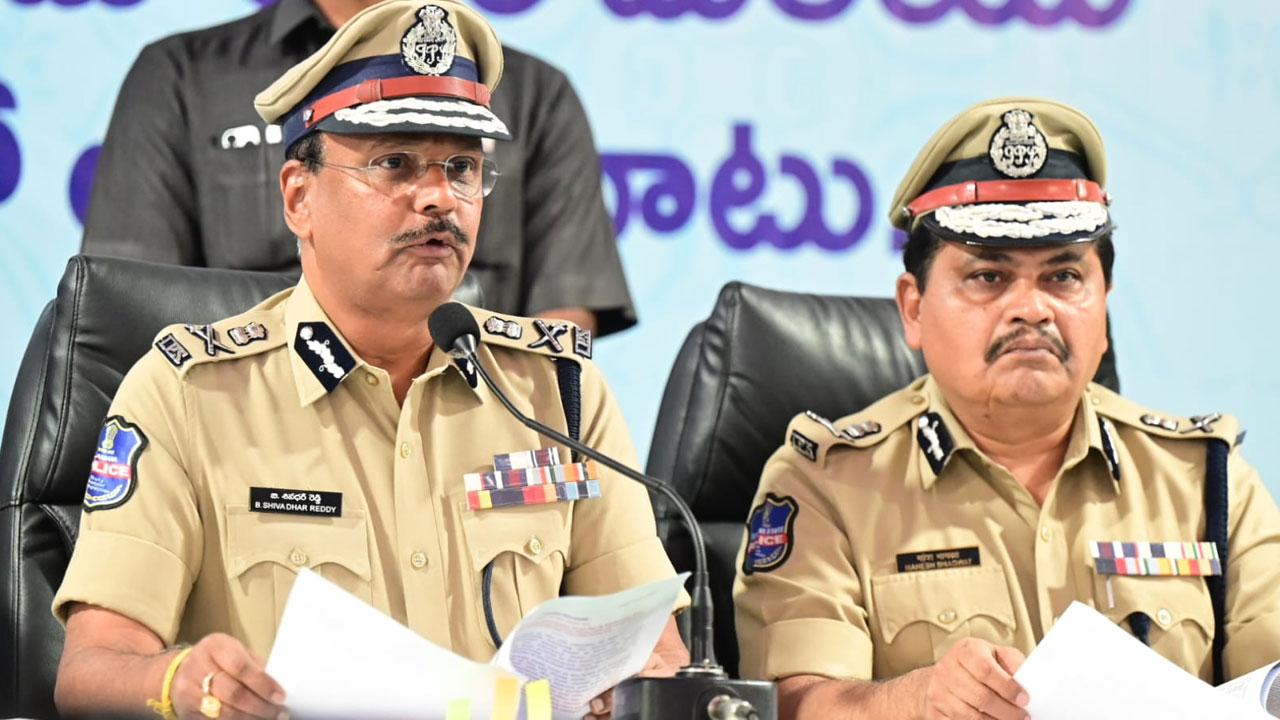 Telangana: మావోల లొంగుబాటు.. సంచలన వివరాలు వెల్లడించిన డీజీపీ..