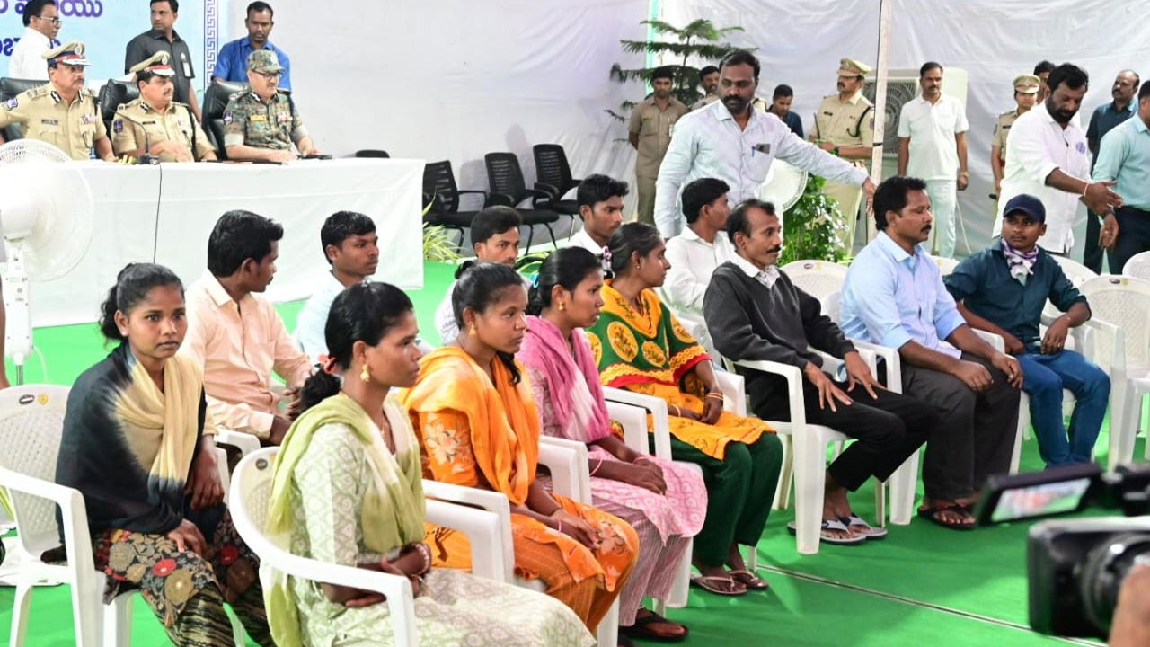 Telangana: మావోల లొంగుబాటు.. సంచలన వివరాలు వెల్లడించిన డీజీపీ..