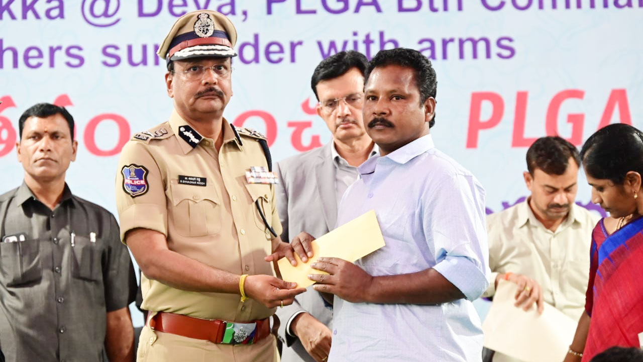 Telangana: మావోల లొంగుబాటు.. సంచలన వివరాలు వెల్లడించిన డీజీపీ..