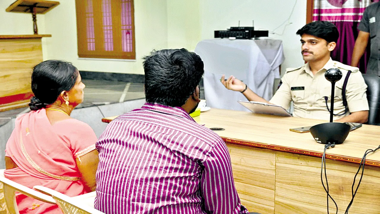 ఫిర్యాదులను చట్టపరిధిలో పరిష్కరించాలి: ఎస్పీ