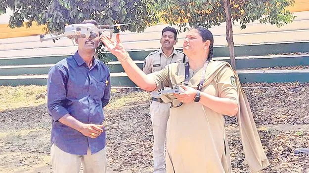 పోలీసుల డ్రోన్‌స్త్రం