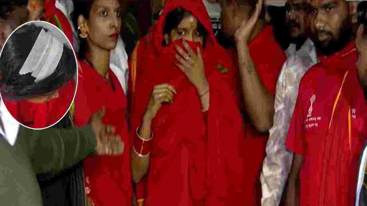 Stones Hurled At Om Shakti: బెంగళూరులో దారుణం..  ఓం శక్తి మాలధారులపై రాళ్ల దాడి