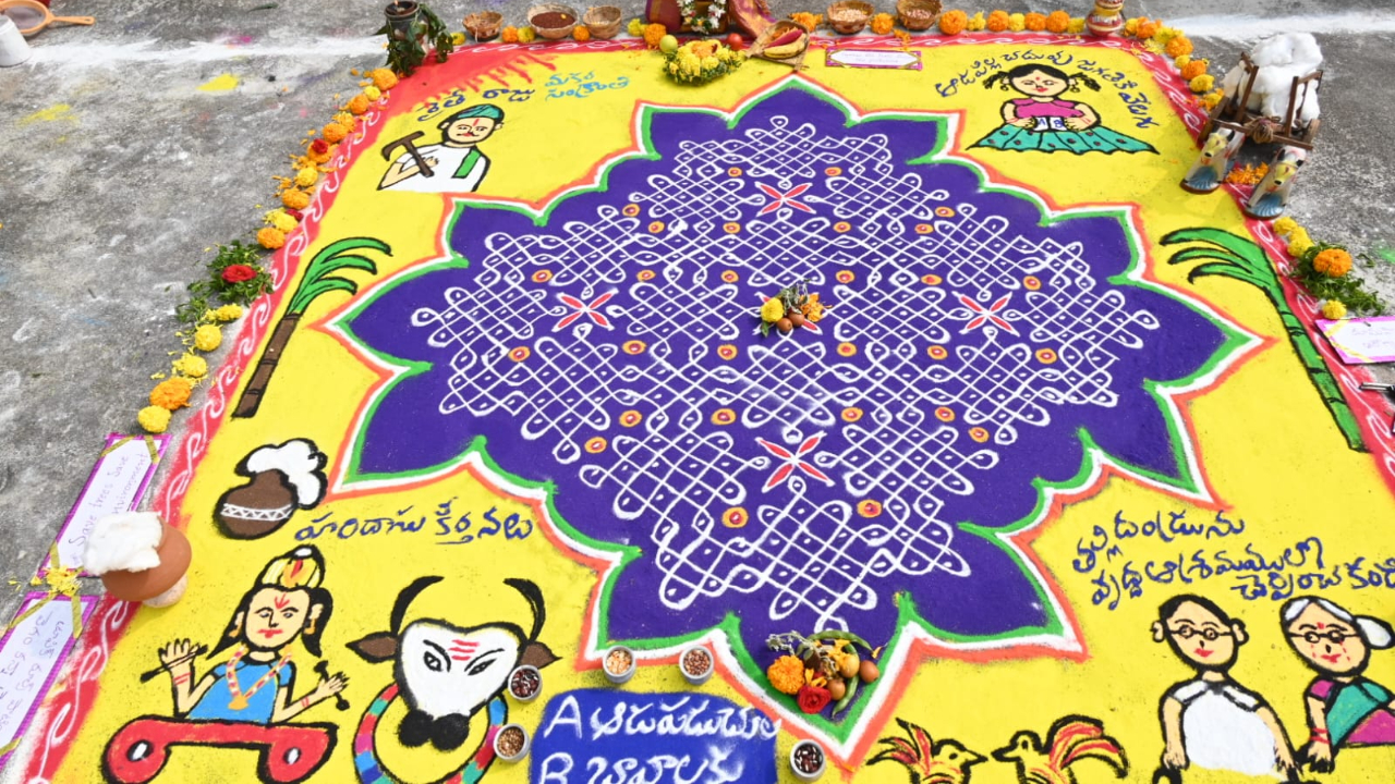 పెద్దపల్లి జిల్లా కేంద్రంలో ఘనంగా ఏబీఎన్ - ఆంధ్రజ్యోతి ముగ్గుల పోటీలు