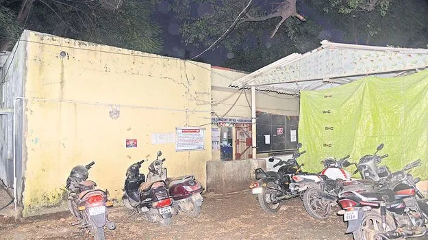 నలుగురు ఎస్టీవోలకు షోకాజ్‌