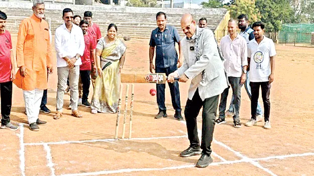 క్రీడాభివృద్ధికి సహకరించాలి